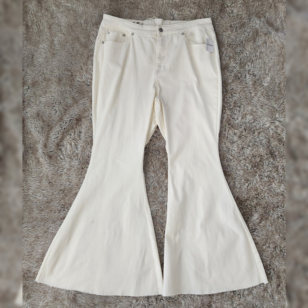 Free People We The Free Curvy Bell Bottom Jeans White Women's Size 35